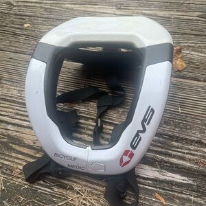 EVS neck brace